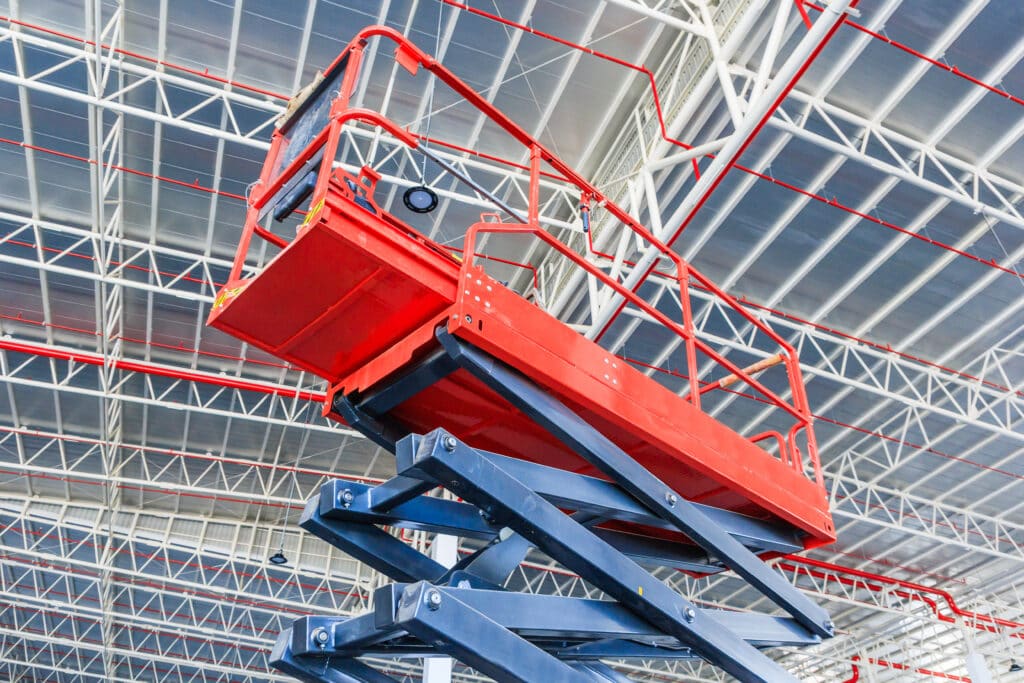 scissor-lift-platform-with-hydraulic-system-elevated-towards-a-factory-roof